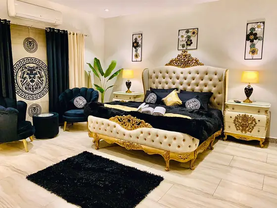 Royal Gold: Carved gold bed frame, black velvet and a terrace with city views